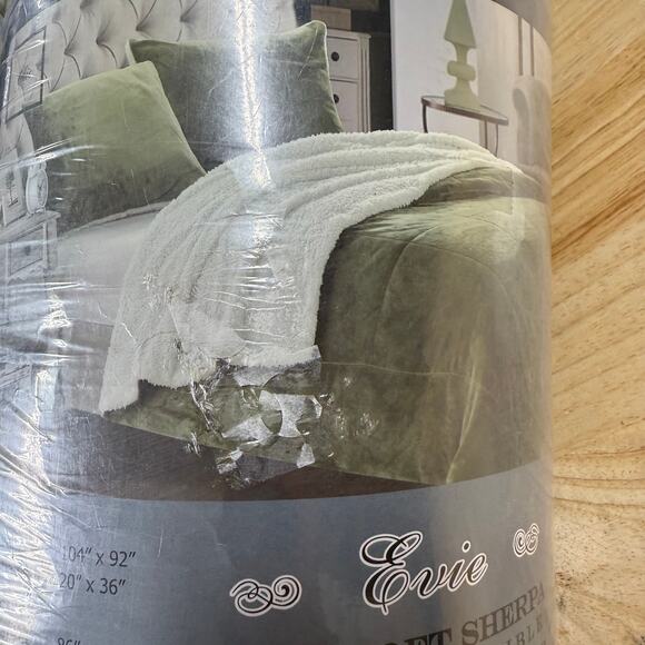 Chic Home Evie NWT Super Soft Green 2 Piece Reversible Twin XL Blanket & 1 Sham - Picture 3 of 6